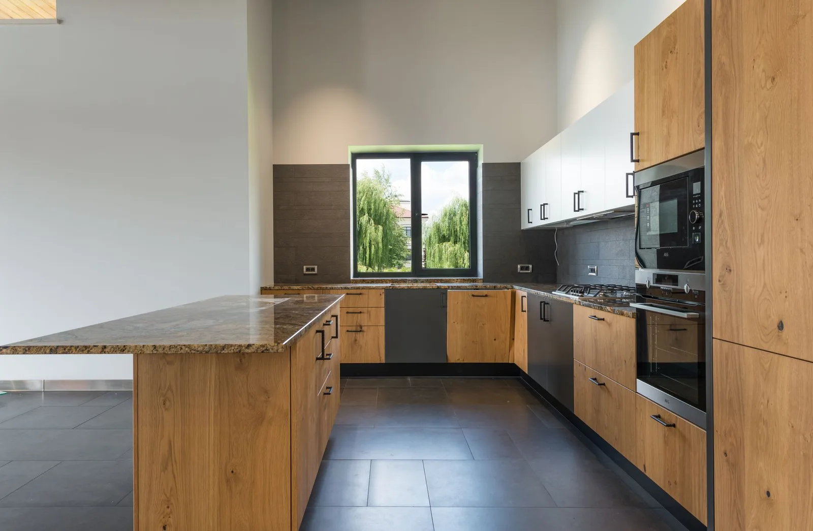 Fitted wooden kitchen cabinets